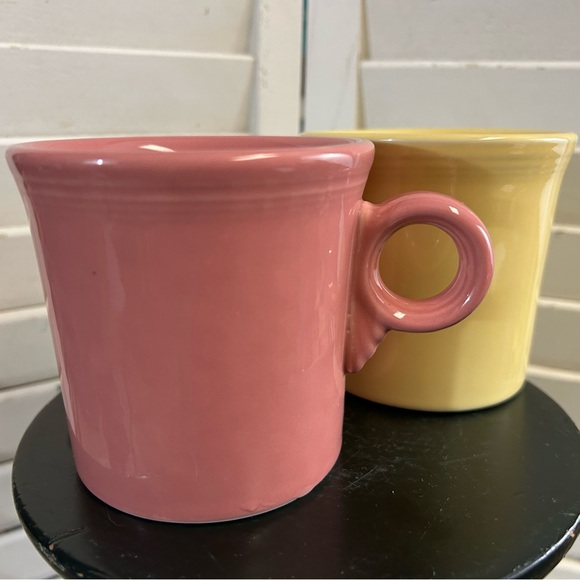 Fiesta USA 2 mugs Fiestaware marked on bottom - pink and soft yellow - Picture 15 of 15